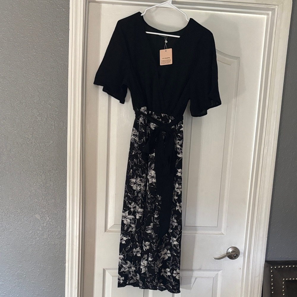 BloomChic Black and White Midi Dress